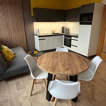 Yellow Apartment Deluxe Бърно Екстериор снимка