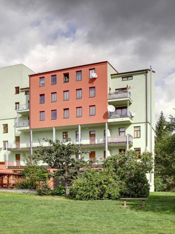 Yellow Apartment Deluxe Бърно Екстериор снимка