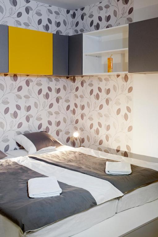 Yellow Apartment Deluxe Бърно Екстериор снимка